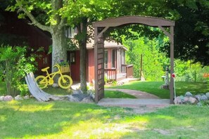 Property grounds - Riverfront Cabin with Stunning Views, Fire pit, Gas Grill & WIFI (Thompsonville)