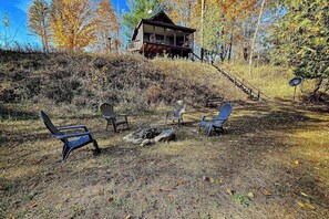 Property grounds - Riverfront Cabin with Stunning Views, Fire pit, Gas Grill & WIFI (Thompsonville)