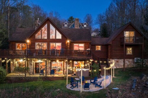Luxury Deep Creek Lake Cabin - Hot Tub, Fire Pit, Lake Views, Sleeps 14