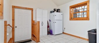 Luxury Deep Creek Lake Cabin - Hot Tub, Fire Pit, Lake Views, Sleeps 14