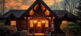 Luxury Deep Creek Lake Cabin - Hot Tub, Fire Pit, Lake Views, Sleeps 14