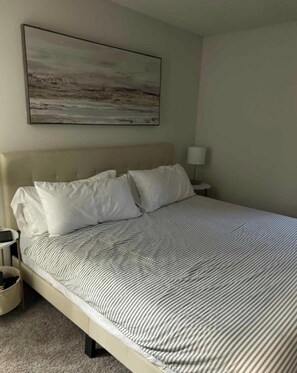 2 habitaciones, tabla de planchar con plancha, wifi y ropa de cama 