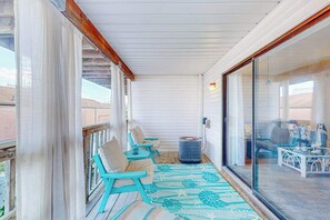 Terrace/patio - Comfortable condo with deck, heated pool, and family-friendly amenities (Ocean City)