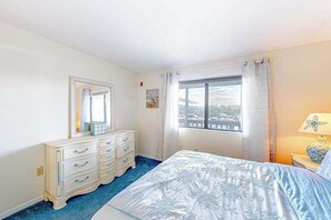 1 bedroom, WiFi, bed sheets - Comfortable condo with deck, heated pool, and family-friendly amenities (Ocean City)