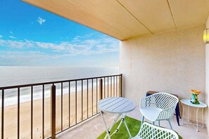 Property grounds - Oceanfront Condo w/ Balcony & Amazing Beach Views (Ocean City)