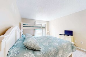 1 bedroom, WiFi, bed sheets - Coastal get away with pools, deck & central AC - close to shops & dining (Ocean City)
