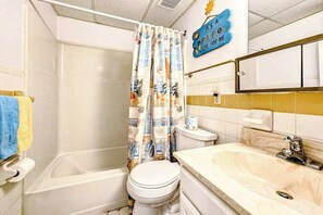 Shower, hair dryer, towels - Decatur House 207 (Ocean City)