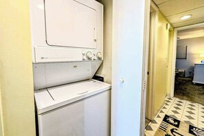 Interior - Decatur House 207 (Ocean City)