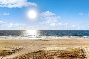 På stranden