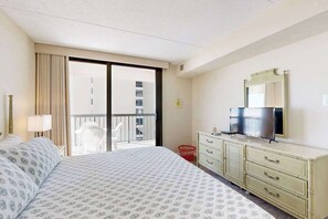 2 bedrooms, iron/ironing board, WiFi, bed sheets - Oceanfront condo with beach access, indoor/outdoor pools, movie theater, & sauna (Ocean City)