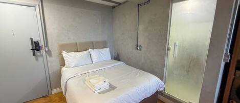 Business Apartment | Memory-foam beds, iron/ironing board, free cots/infant beds, free WiFi
