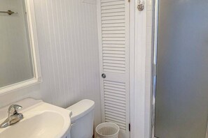 Shower, hair dryer, towels - Bimini # 207 (Ocean City)