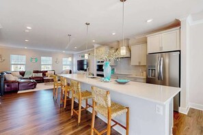 Fridge, microwave, oven, stovetop - Nautical townhome with pool, open layout, & deck - near Ocean City Boardwalk (Berlin)