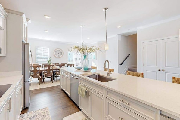 Fridge, microwave, oven, stovetop - Nautical townhome with pool, open layout, & deck - near Ocean City Boardwalk (Berlin)