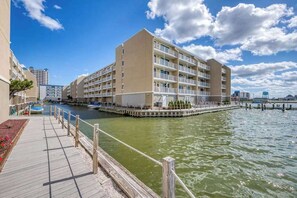 Exterior - 3rd-floor waterfront condo with outdoor pool, water views, balcony, W/D, AC (Ocean City)