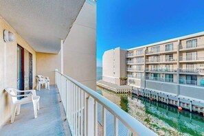 Property grounds - 3rd-floor waterfront condo with outdoor pool, water views, balcony, W/D, AC (Ocean City)