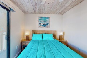 2 bedrooms, iron/ironing board, WiFi, bed sheets - 3rd-floor waterfront condo with outdoor pool, water views, balcony, W/D, AC (Ocean City)