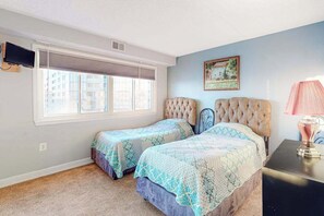 3 bedrooms, desk, iron/ironing board, WiFi - Oceanfront, 19th-floor condo with indoor pool, saunas, gym, tennis & game room (Ocean City)