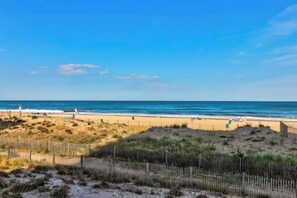 Beach nearby - Oceanview condo with private balcony, shared pool access - walk to the beach (Ocean City)