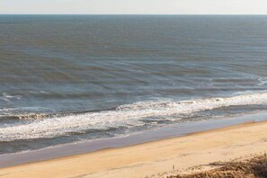 Beach nearby - Condo with beautiful ocean and bay views, central AC, and pool access (Ocean City)