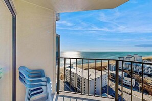 Property grounds - Condo with beautiful ocean and bay views, central AC, and pool access (Ocean City)