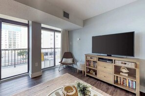 TV, DVD player, offices - Ocean view condo w/ balcony & shared pool, tennis & game room - steps to beach (Ocean City)