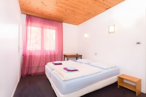 9 chambres, fer et planche à repasser, Wi-Fi