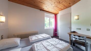 9 slaapkamers, een strijkplank/strijkijzer, wifi