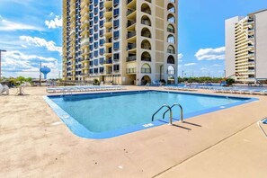 Pool - Beautiful newly updated water-view condo with pool, sundeck, & gym (Ocean City)