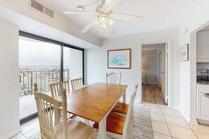 Dining - Beautiful newly updated water-view condo with pool, sundeck, & gym (Ocean City)