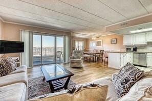 TV, DVD player, offices - Bayfront condo with marina views and access to shared pool - walk to beach (Ocean City)