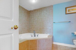 Een douche, handdoeken