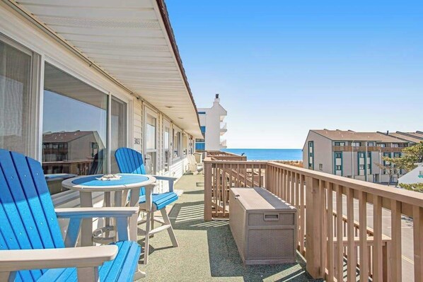 Property grounds - Third-Floor Ocean View Condo w/Private Balcony, Beach Access, Free WiFi, A/C (Ocean City)