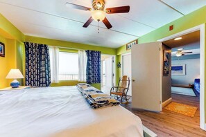 1 bedroom, iron/ironing board, WiFi - Beachfront condo w/furnished balcony & shared outdoor pool (Ocean City)