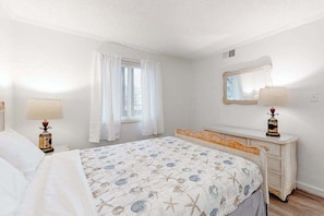 2 bedrooms, iron/ironing board, WiFi, bed sheets - 1st-Floor End Condo w/Free WiFi, Screened Porch, Central AC, Shared Outdoor Pool (Ocean City)
