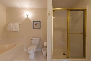 Shower, hair dryer, towels - Baywatch I - 201B (Ocean City)