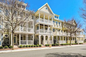 Exterior - Amazing bay townhouse with W/D, central AC, free WiFi, & indoor pool (Ocean City)