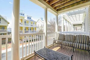 Property grounds - Amazing bay townhouse with W/D, central AC, free WiFi, & indoor pool (Ocean City)