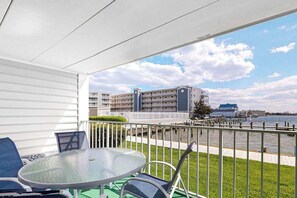 Outdoor dining - Stunning Condo w/Marina Views From Balcony, Shared Pool, AC, Private W/D, WiFi (Ocean City)
