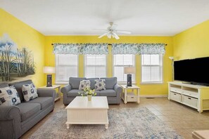 TV, DVD player, offices - Sunset Island Townhouse w/ AC, W/D, WiFi, Shared Pools (Ocean City)