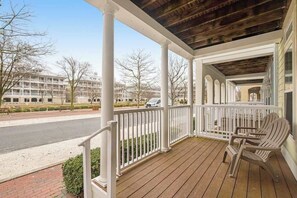 Property grounds - Sunset Island Townhouse w/ AC, W/D, WiFi, Shared Pools (Ocean City)