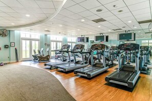 Fitness facility - Sunset Island townhome with 3 balconies, AC, WiFi, & pools - walk to beach (Ocean City)