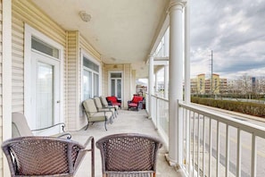 Terrace/patio - Midtown Key Largo Condo Full of Upgrades w/ Gourmet Kitchen, W/D, WiFi, AC (Ocean City)