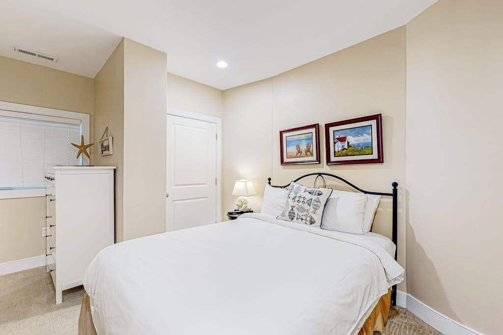 Iron/ironing board, travel cot, WiFi, bed sheets