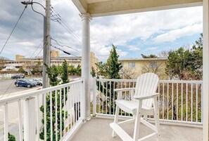 Property grounds - Midtown Key Largo Condo Full of Upgrades w/ Gourmet Kitchen, W/D, WiFi, AC (Ocean City)