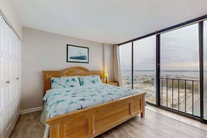 2 bedrooms, iron/ironing board, WiFi, bed sheets - Renovated, Oceanfront Century I Condo w/ Ocean & Bay View, WiFi, AC, Shared Pool (Ocean City)
