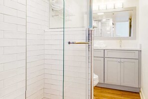 Shower, hair dryer, towels - Oceanfront Century I Condo w/ Ocean & Bay Views, W/D, AC, WiFi, Shared Pool/Gym (Ocean City)