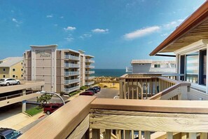 Property grounds - Charming Condo with Stunning Views and Family-Friendly Amenities (Ocean City)