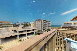 Property grounds - Charming Condo with Stunning Views and Family-Friendly Amenities (Ocean City)