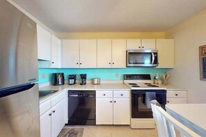 Fridge, microwave, oven, stovetop - North Ocean City bayside condo with first floor convenience (Ocean City)
